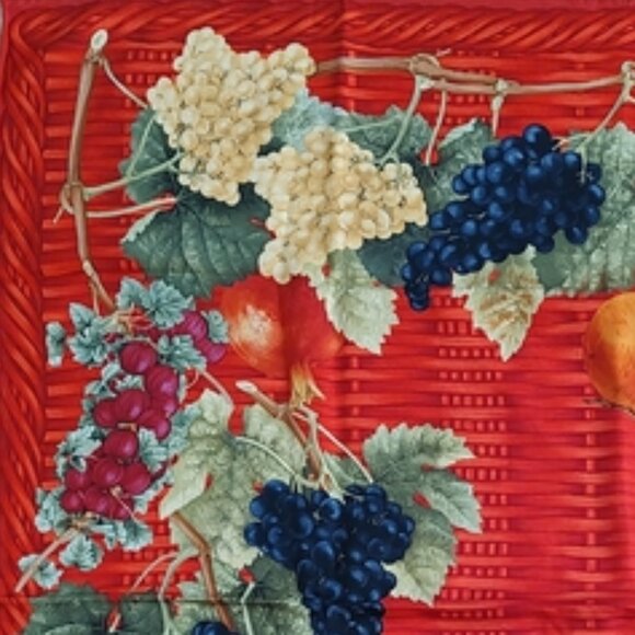 Gucci vintage grapes floral wine silk scarf EUC 34" - Picture 3 of 7